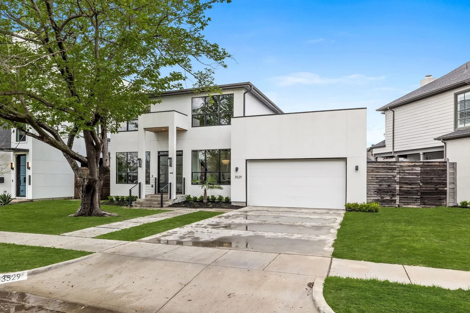 3529 N Versailles Ave